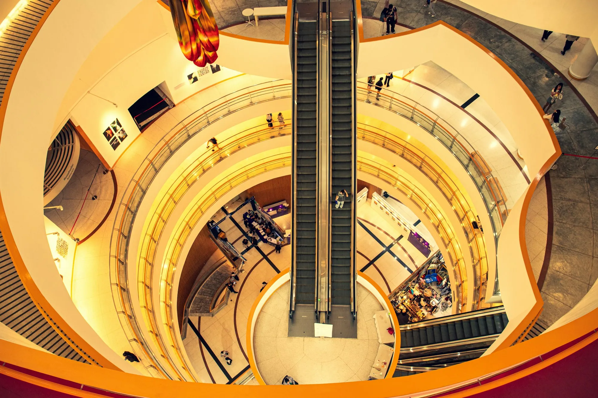 Multi-level shopping centre atrium with escalators